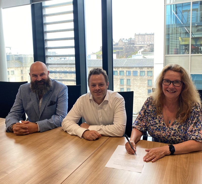 OEG Offshore - Fern Communications sign contract with Moray West