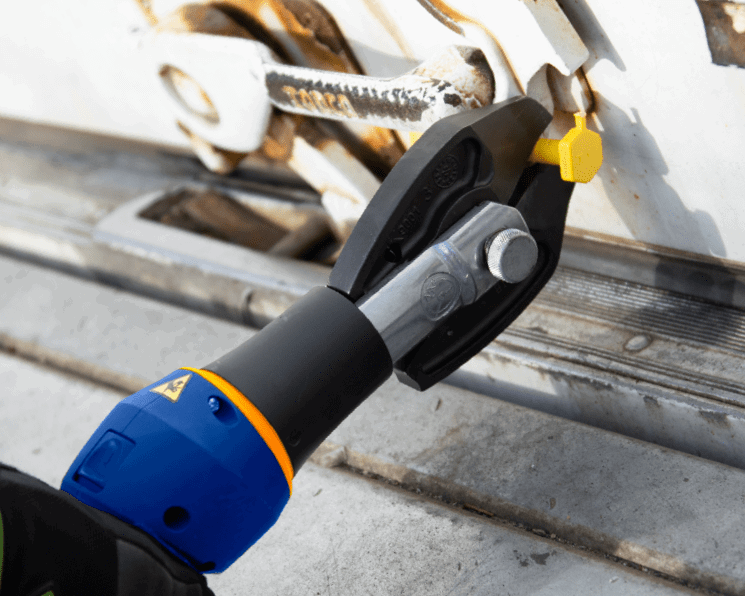 Thorne & Derrick - Bolt Cutter for Container Seals Using Battery Powered Cutting Tools