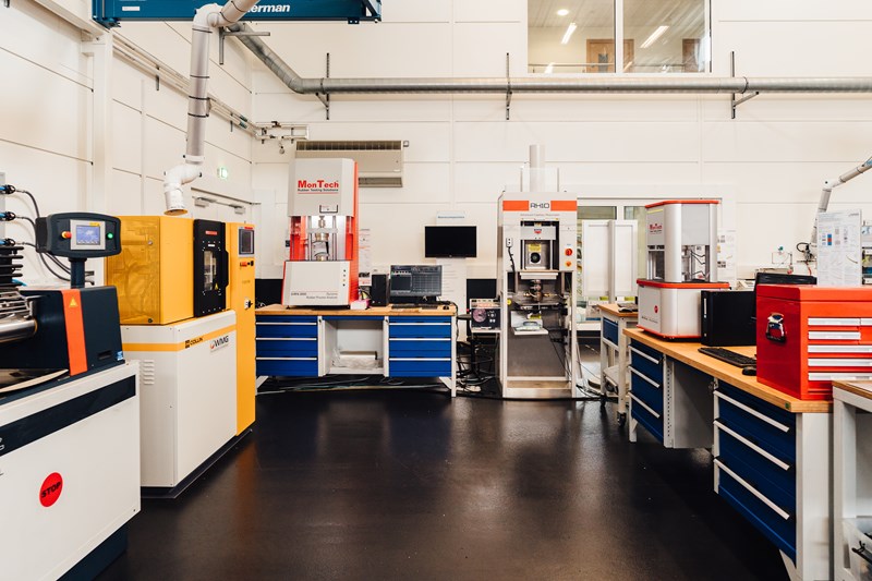Sustainable high performance sealing material research partnership between James Walker and WMG, the University of Warwick