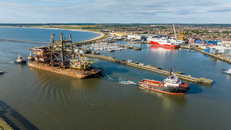 Port of Blyth and Thompsons of Prudhoe bring 7000 tonne decommissioning project to Northumberland